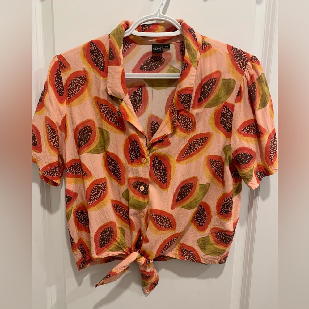 Icōne by Simons, cropped, tie front papaya top.